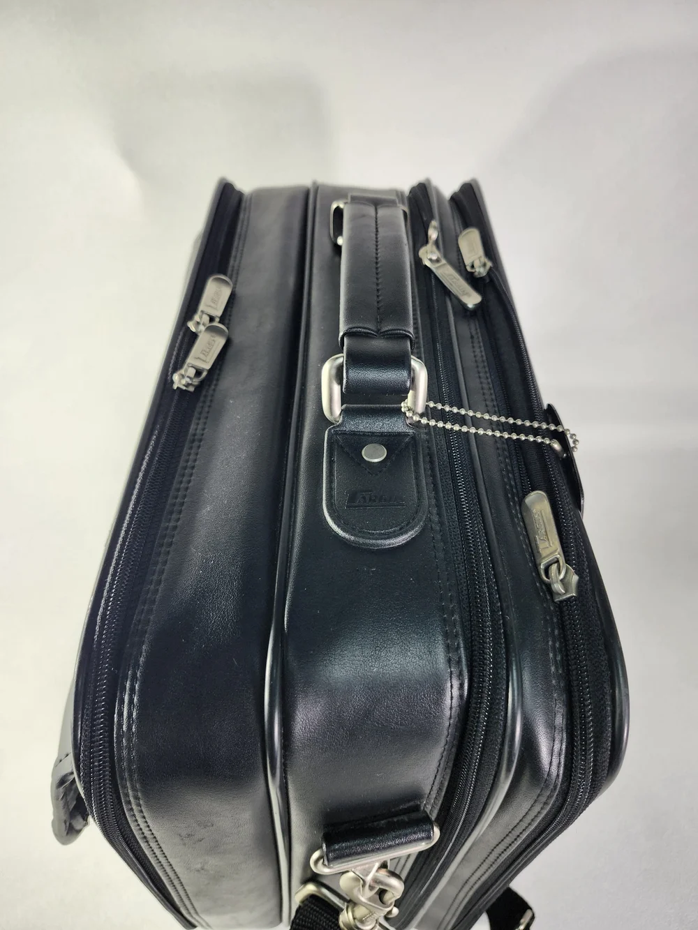 Air Targus Men's Black Leather Briefcase - Classic Professional Carry